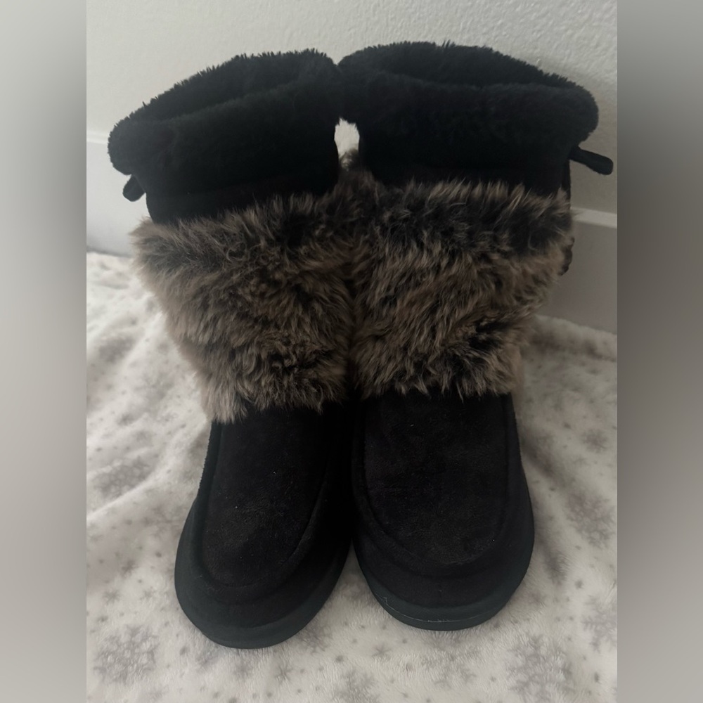 Cozy Black Faux Fur Winter Boots